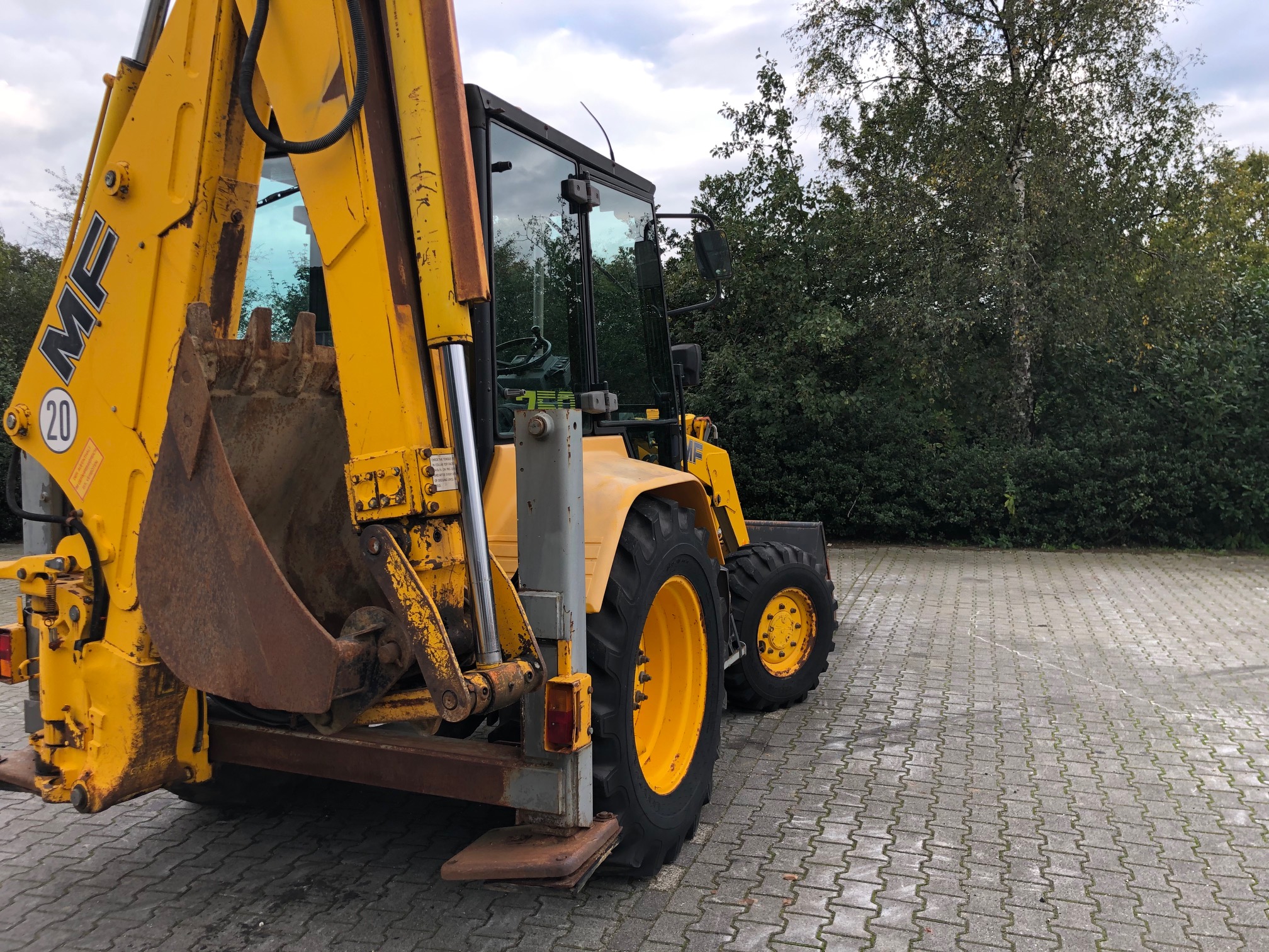 FERMEC MF750 BACKHOE LOADER